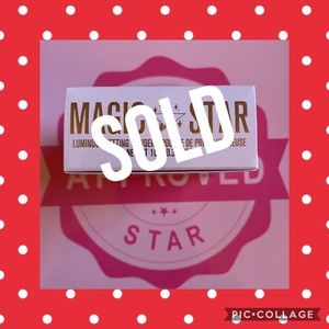 SOLD Ⓜ️ Jeffree Star Luminous Setting Powder